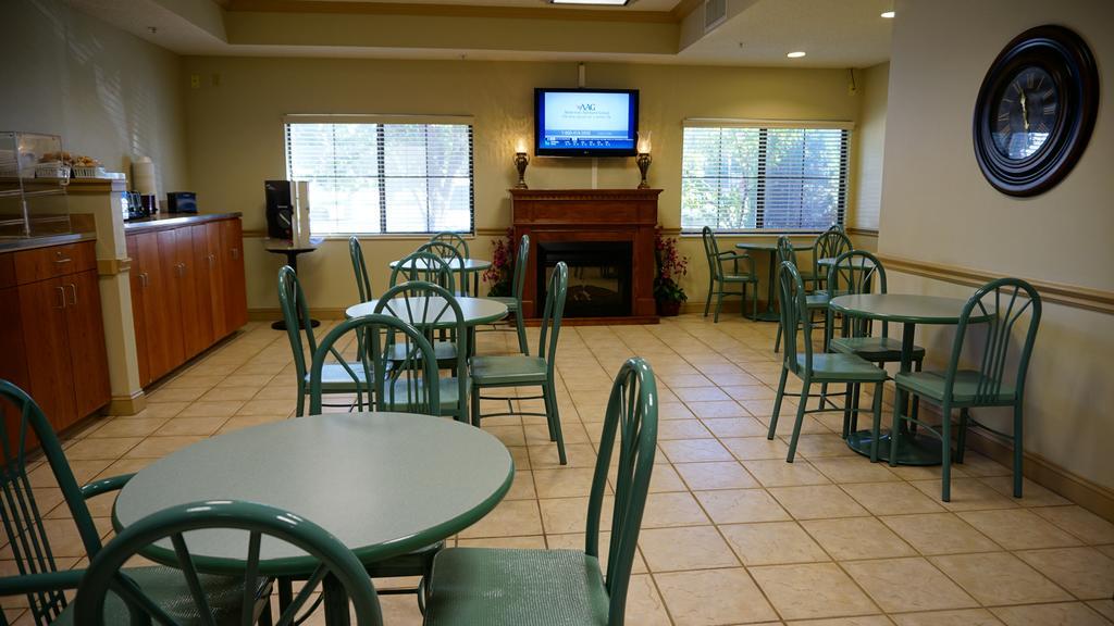 וויצ'יטה Wesley Inn מראה חיצוני תמונה