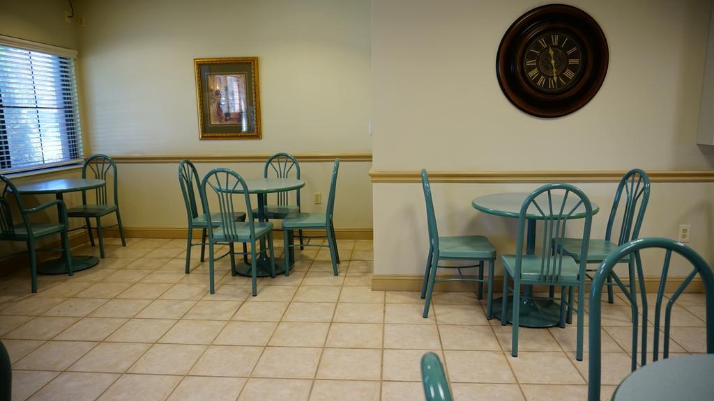 וויצ'יטה Wesley Inn מראה חיצוני תמונה